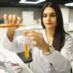 Yurtdışında Eczacılık Okumak: Ücretler, Denklik & Başvuru